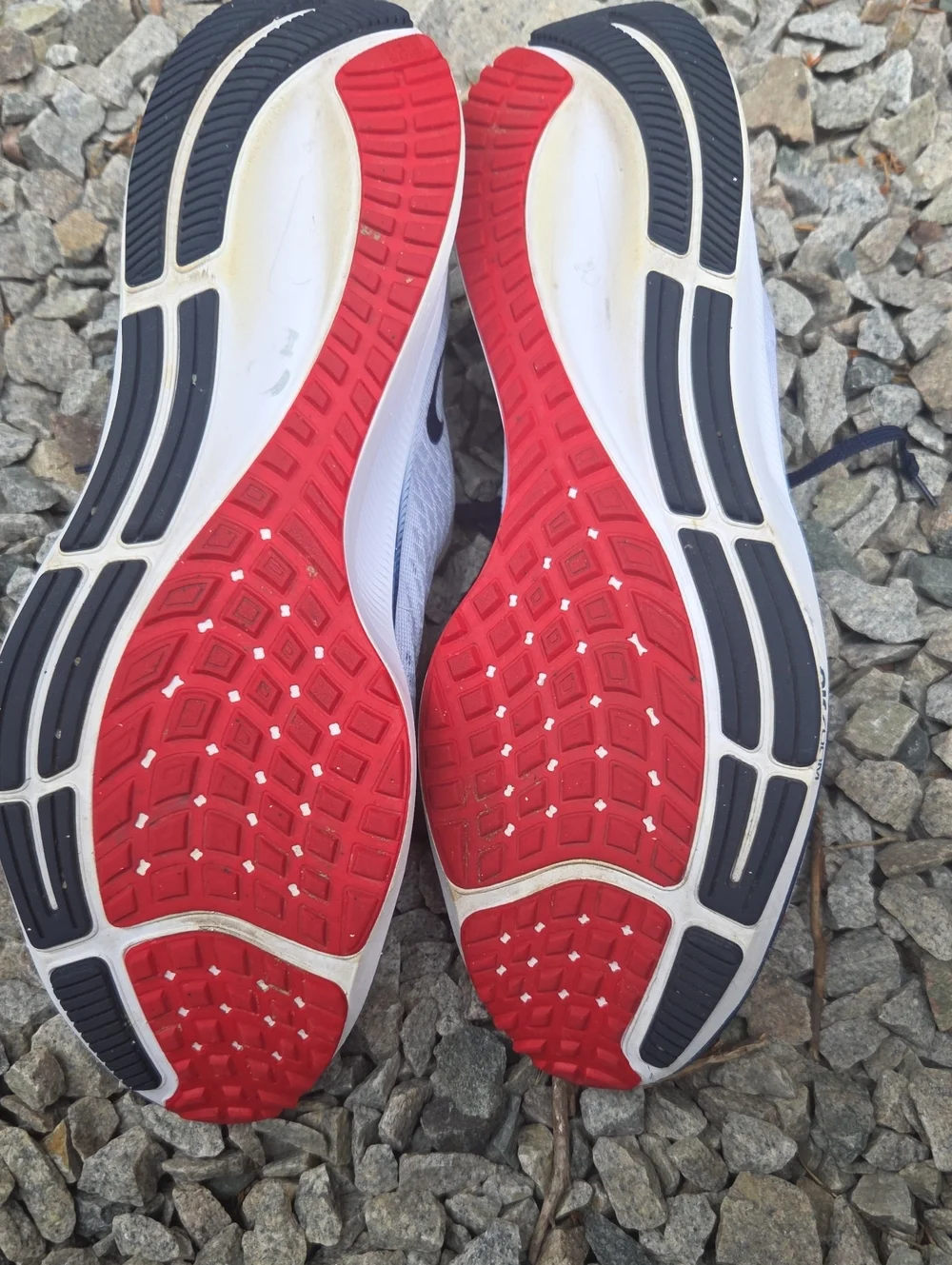 Nike Men's Athletic Running Shoes White with Red and Navy